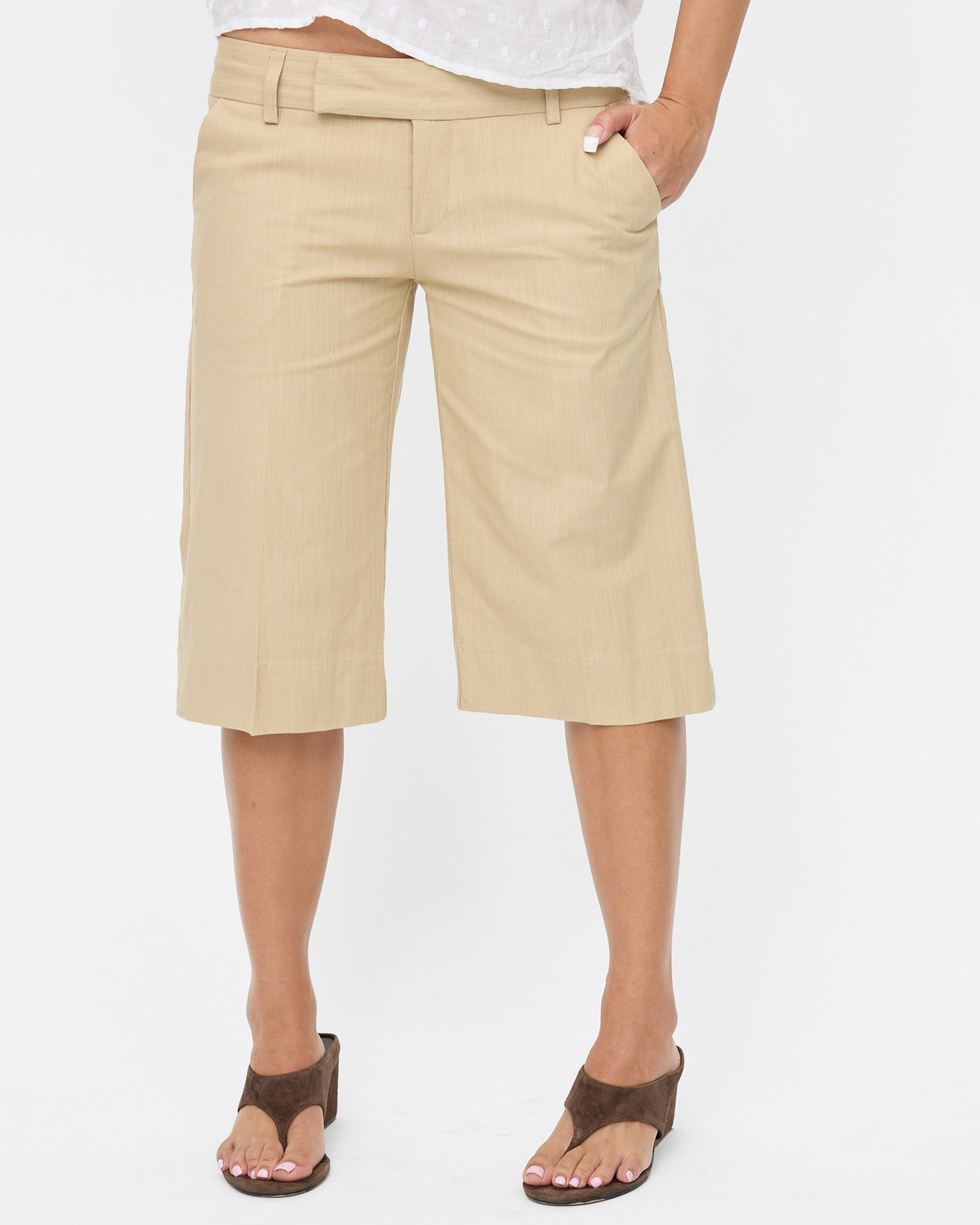 Low-rise Tailored Capri - Sand