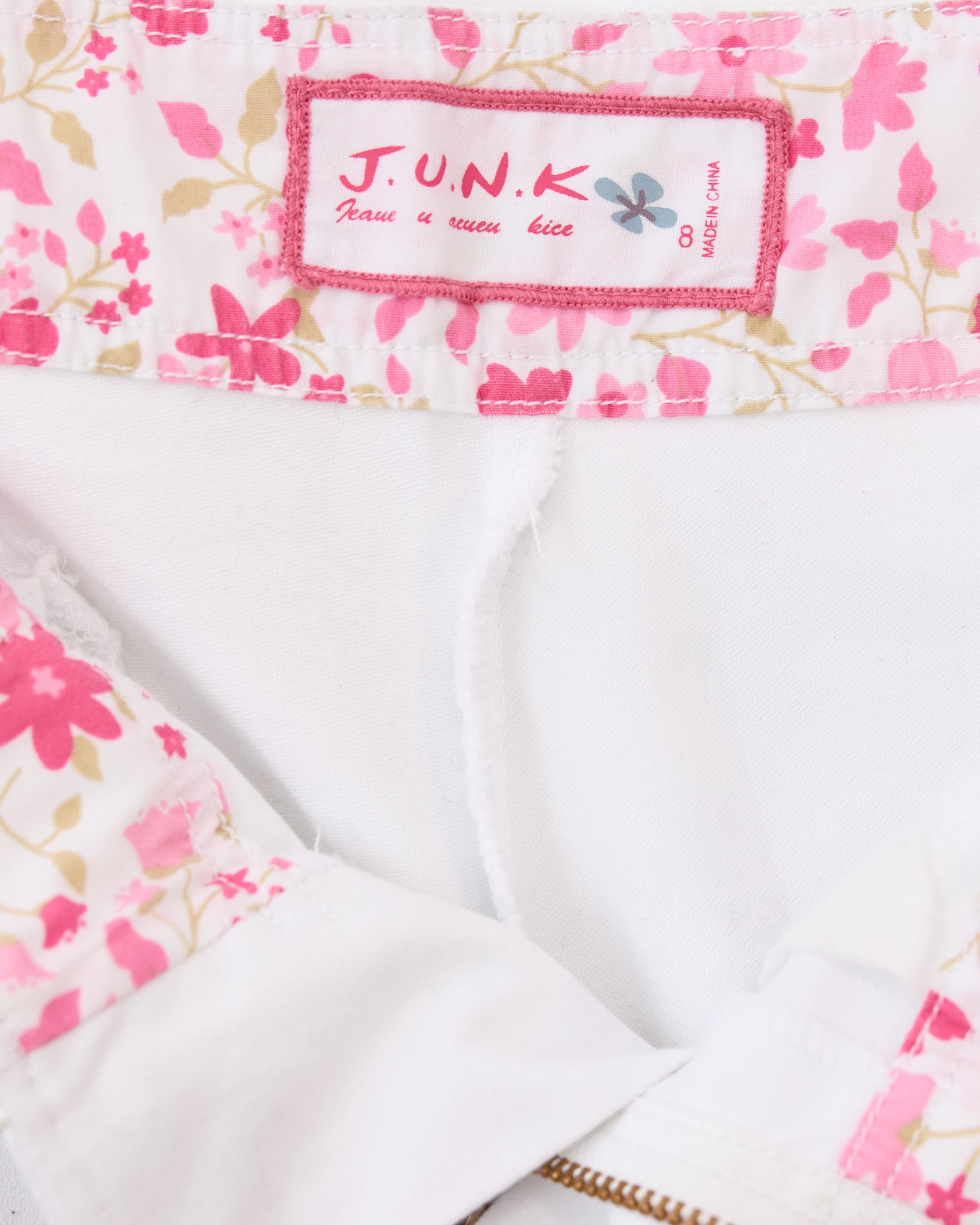 Flower Waistband Flared Cuffed Capri - White